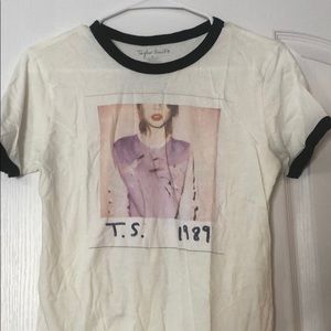 TAYLOR SWIFT 1989 TOUR TSHIRT